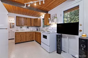 639 E Pitcairn Pl, Shelton, WA 98584 - Photo 11