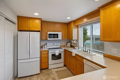 2411 E 13th Street, Bremerton, WA 98310 - Photo 11