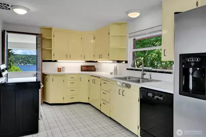 12725 42nd Avenue NE, Seattle, WA 98125 - Photo 9