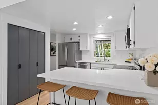 12303 SE 60th St, Bellevue, WA 98006 - Photo 9