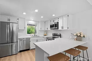 12303 SE 60th St, Bellevue, WA 98006 - Photo 9