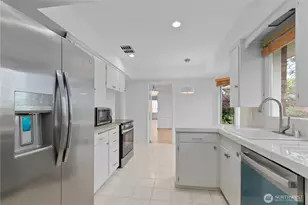 6015 Wellesley Way NE, Seattle, WA 98115 - Photo 17