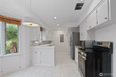 6015 Wellesley Way NE, Seattle, WA 98115 - Photo 15