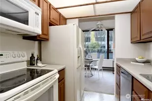 2201 3rd Ave, Seattle, WA 98121 - Photo 9