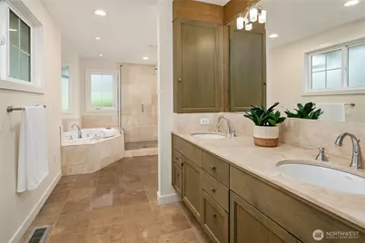 10617 SE 18th Street, Bellevue, WA 98004 - Photo 21