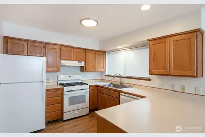 9741 Woodlawn Avenue N, Seattle, WA 98103 - Photo 5