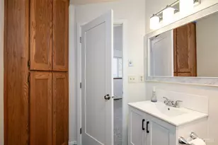 9741 Woodlawn Ave N, Seattle, WA 98103 - Photo 11