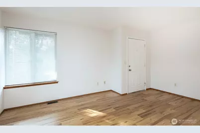 9741 Woodlawn Avenue N, Seattle, WA 98103 - Photo 9