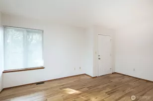 9741 Woodlawn Ave N, Seattle, WA 98103 - Photo 9