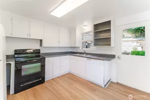 6416 NE 181st St, Kenmore, WA 98028 - Photo 9