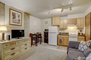 403 E Thomas St, Seattle, WA 98102 - Photo 23