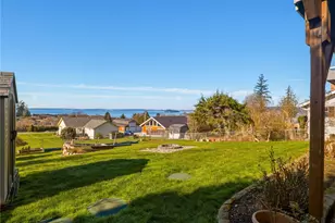 704 Flintstone Dr, Camano Island, WA 98282 - Photo 33