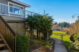 704 Flintstone Dr, Camano Island, WA 98282 - Photo 31