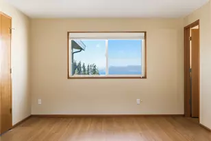 704 Flintstone Dr, Camano Island, WA 98282 - Photo 13