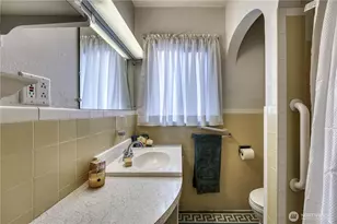 751 S 39th St, Tacoma, WA 98418 - Photo 11