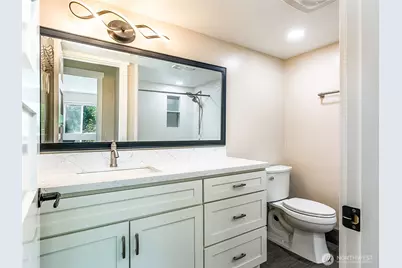 2500 81st Avenue SE #332, Mercer Island, WA 98040 - Photo 9