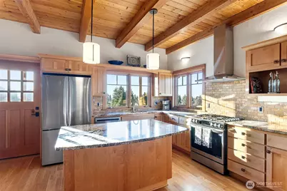 647 9th Avenue N, Edmonds, WA 98020 - Photo 3