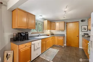 1011 15th St NW, Puyallup, WA 98371 - Photo 13