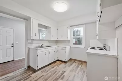 301 SW 5th Avenue, Kelso, WA 98626 - Photo 9