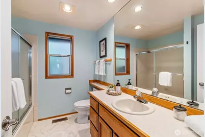 21007 Pioneer Way, Edmonds, WA 98026 - Photo 17