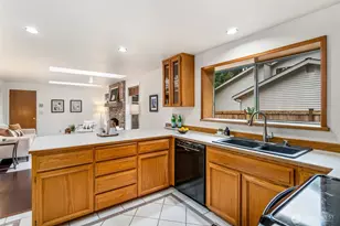 21007 Pioneer Way, Edmonds, WA 98026 - Photo 9