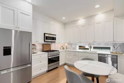 5030 Sand Point Place NE #B, Seattle, WA 98105 - Photo 5