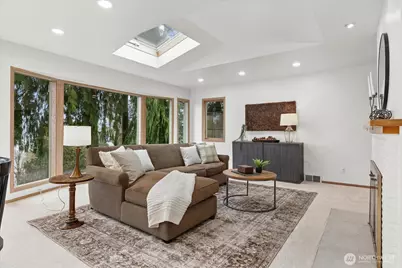 11904 Lakeside Avenue NE, Seattle, WA 98125 - Photo 9