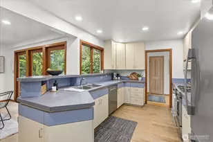 11904 Lakeside Ave NE, Seattle, WA 98125 - Photo 13