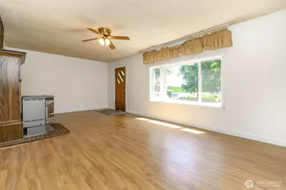 14523 Pioneer Way E, Puyallup, WA 98372 - Photo 5