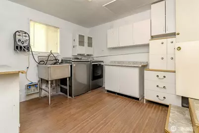 14523 Pioneer Way E, Puyallup, WA 98372 - Photo 15