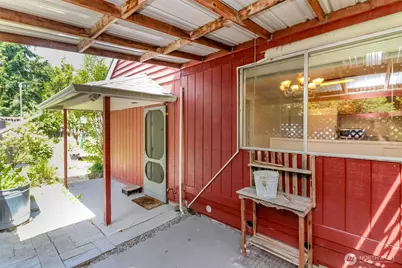 14523 Pioneer Way E, Puyallup, WA 98372 - Photo 17