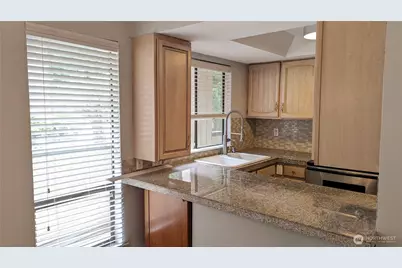 10819 NE 37th Place #107, Bellevue, WA 98004 - Photo 5