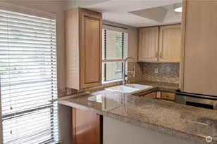 10819 NE 37th Pl, Bellevue, WA 98004 - Photo 5