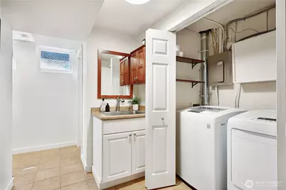 839 W Etruria Street, Seattle, WA 98119 - Photo 33