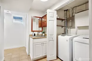 839 W Etruria St, Seattle, WA 98119 - Photo 33