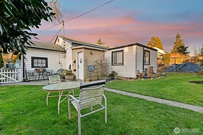 721 N 88th Street, Seattle, WA 98103 - Photo 13