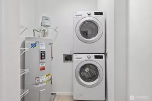 1900 Alaskan Wy, Seattle, WA 98121 - Photo 25