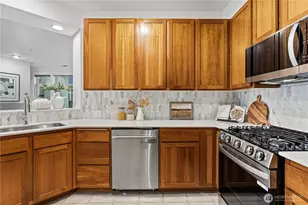 1900 Alaskan Wy, Seattle, WA 98121 - Photo 13