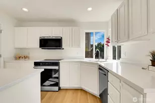 24241 SE 10th Pl, Sammamish, WA 98075 - Photo 9