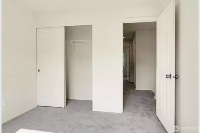 24241 SE 10th Place, Sammamish, WA 98075 - Photo 29