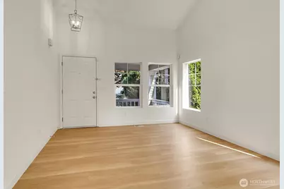 24241 SE 10th Place, Sammamish, WA 98075 - Photo 5