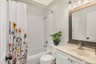 9253 Fremont Ave N, Seattle, WA 98103 - Photo 21