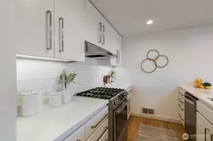 1118 Lakeview Blvd E, Seattle, WA 98102 - Photo 5