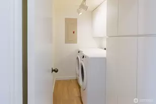 1118 Lakeview Blvd E, Seattle, WA 98102 - Photo 11