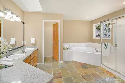 7811 146th Place SE, Newcastle, WA 98059 - Photo 15