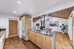 12214 NE 97th St, Kirkland, WA 98033 - Photo 17