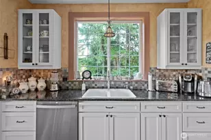 11733 Hummingbird Ln, Anacortes, WA 98221 - Photo 9