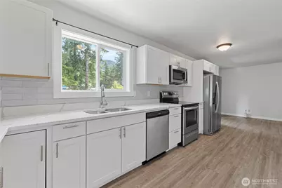 8471 Golden Valley Drive, Maple Falls, WA 98266 - Photo 13