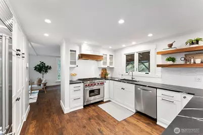 8205 NE Blakely Court W, Bainbridge Island, WA 98110 - Photo 5