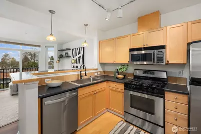 7116 Greenwood Avenue N #305, Seattle, WA 98103 - Photo 5